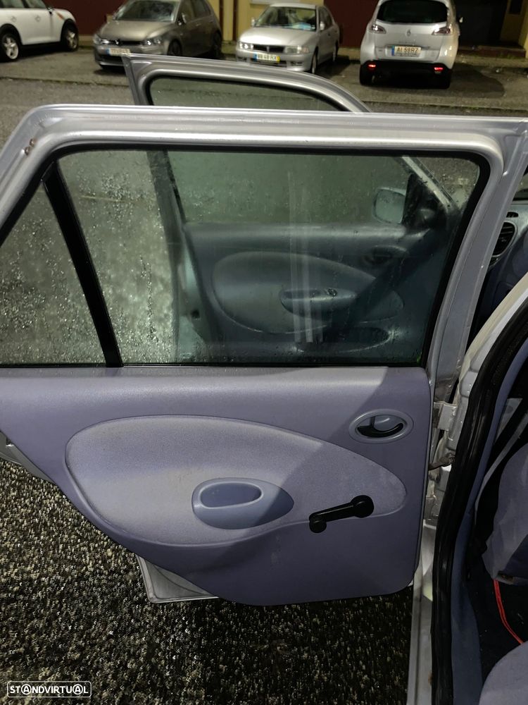 Ford Fiesta 1.25 Ghia - 1