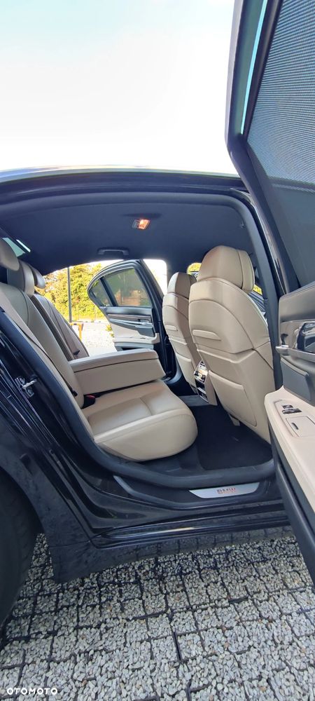 BMW Seria 7 750i - 5