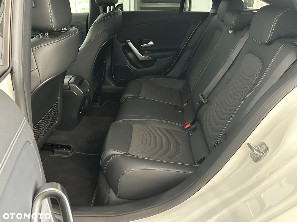 Mercedes-Benz CLA 180 mHEV Progressive 7G-DCT - 14