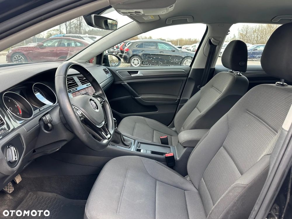 Volkswagen Golf - 11