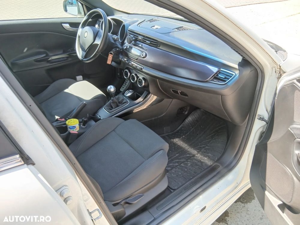 ALFA ROMEO Giulietta 2011 — imagine 8