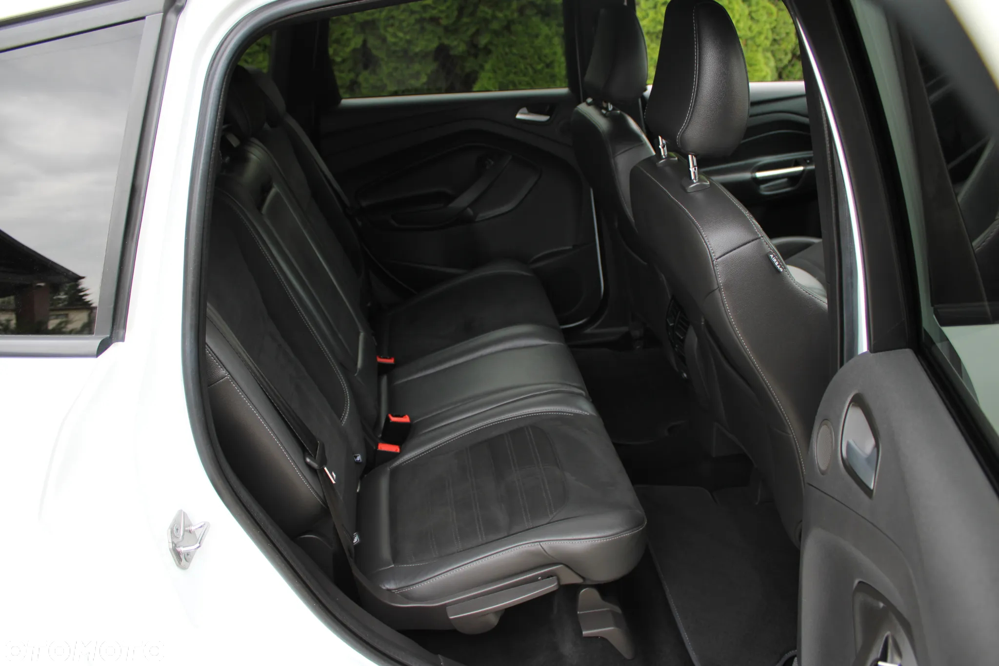 Ford Kuga 2.0 TDCi AWD ST-Line - 9