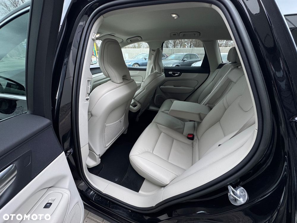 Volvo XC 60 B4 D Plus Bright - 27