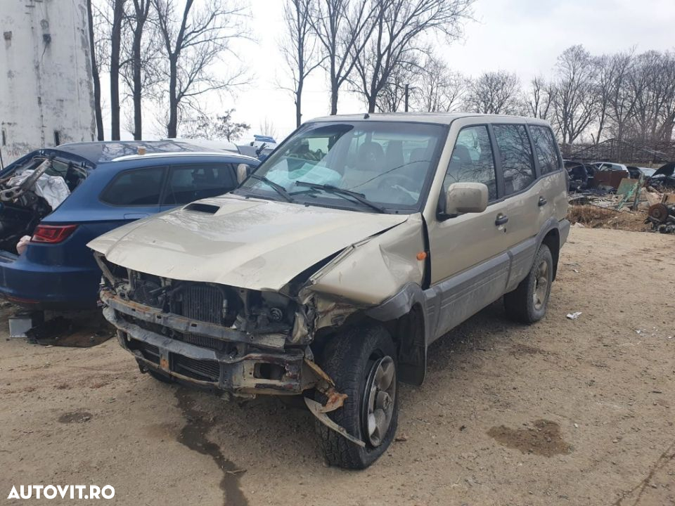 Mocheta portbagaj rulou bloc lumini maneta semnalizare Nissan Terrano 2 motor 3.0di dezmembrez - 3