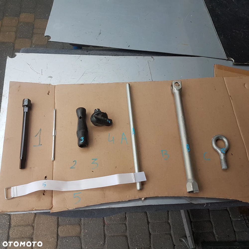 klucz do kół przetyczka ucho oczko uchwyt holowania hak  fiat ducato toyota proace boxer jumper movano scudo expert jumpy NOWE oryginal posiadam wszystkie części - 1