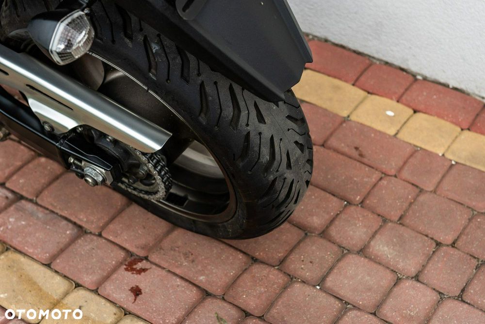 Suzuki GSX - 8