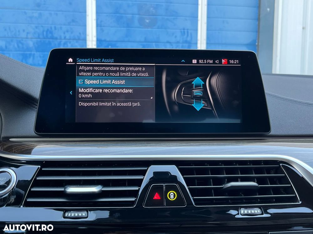 BMW Seria 5 530e xDrive AT PHEV - 33