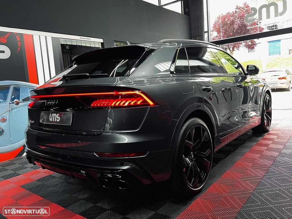 Audi SQ8 - 8