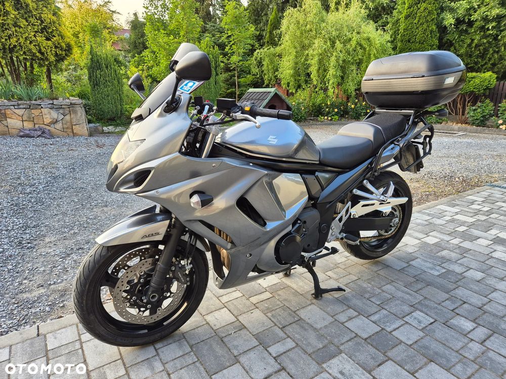 Suzuki GSX - 23