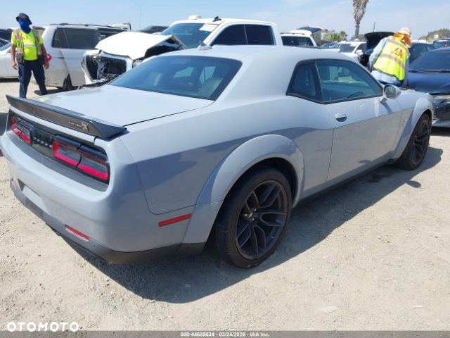 Dodge Challenger 6.4 Scat Pack - 4