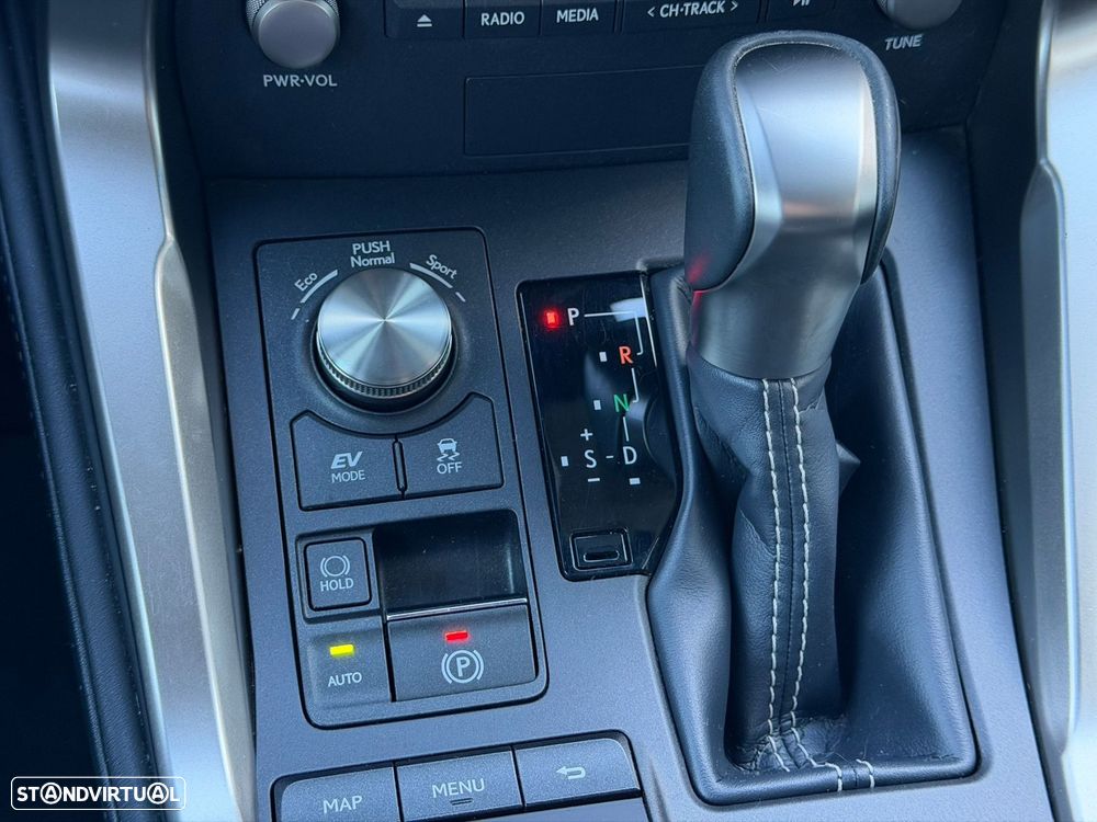 Lexus NX 300h Executive+ - 53