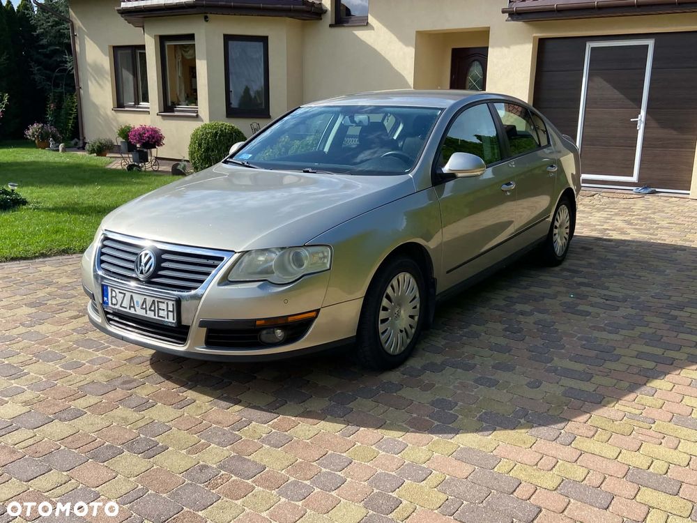 Volkswagen Passat - 1