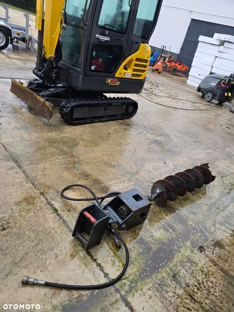 New Holland E19C - 13