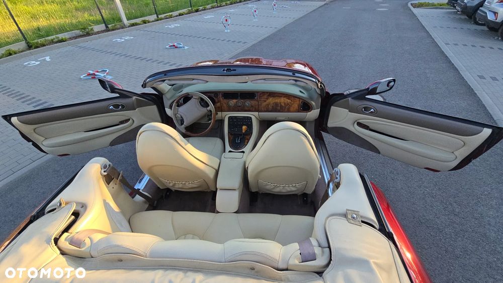 Jaguar XK8 - 19