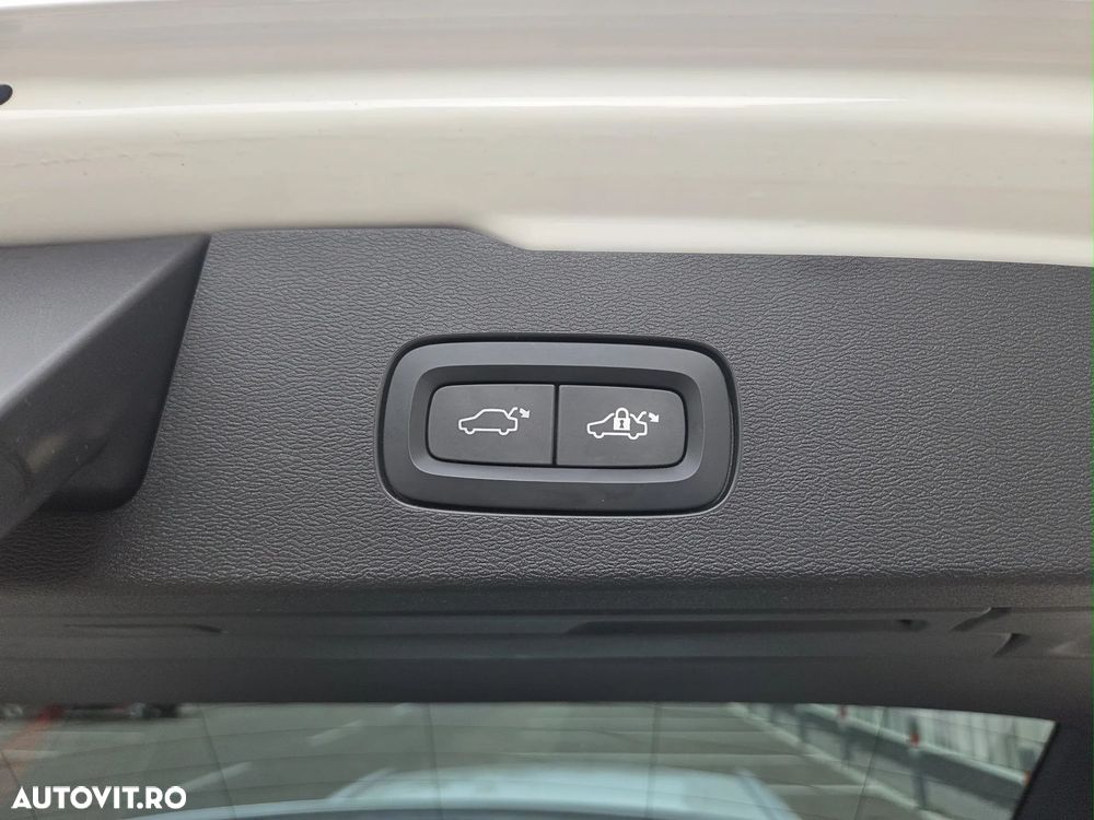 Volvo V60 B4 MHEV AT8 FWD Momentum Pro - 14