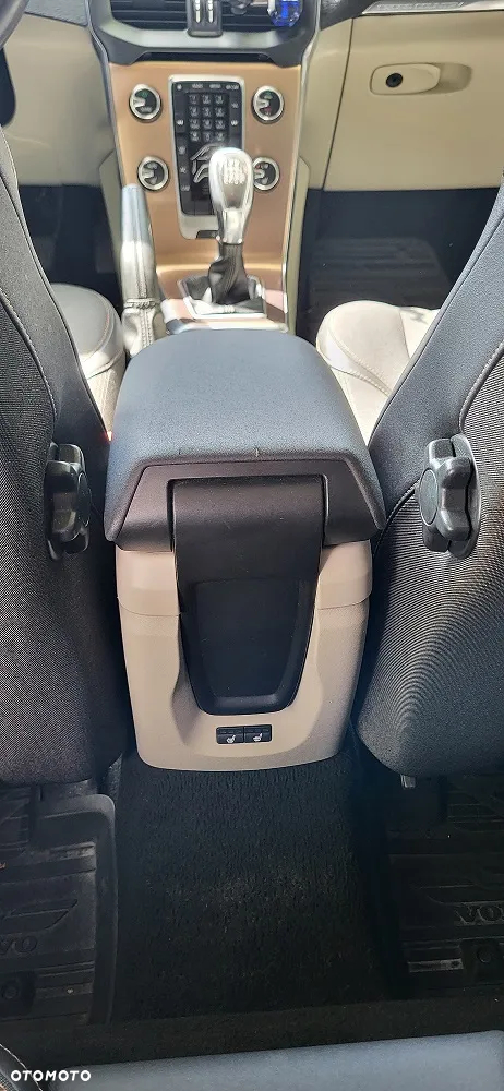Volvo V40 D3 Momentum - 9