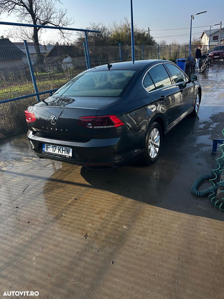 Volkswagen Passat 2.0 TDI DSG Trendline - 4