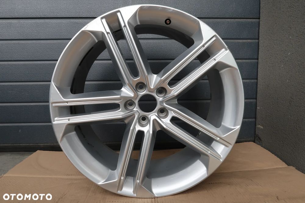 C32/C33 FELGA ALUMINIOWA AUDI A8 S8 4N0601025F 9X21ET37 - 4