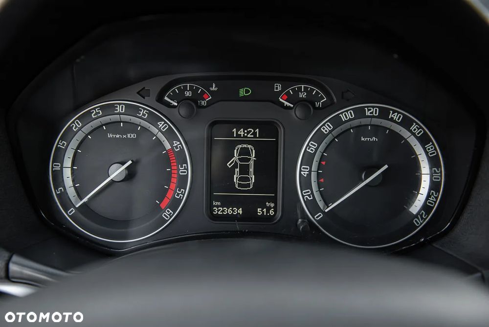 Skoda Octavia Combi 2.0 TDI CR DPF RS - 20