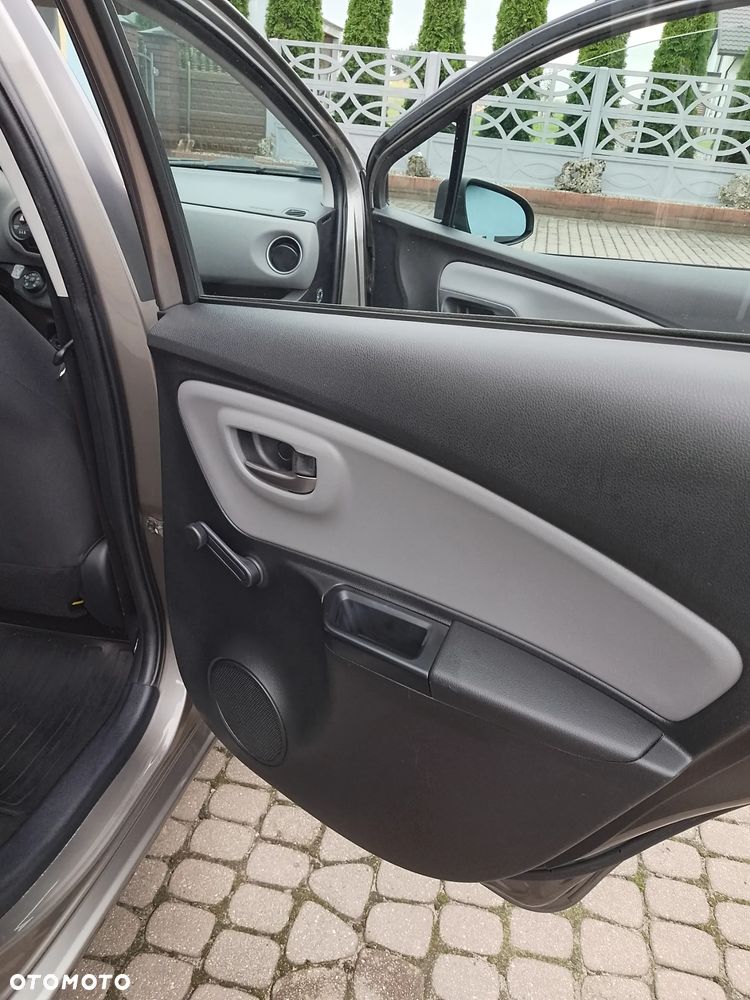 Toyota Yaris 1.0 Active EU6 - 18