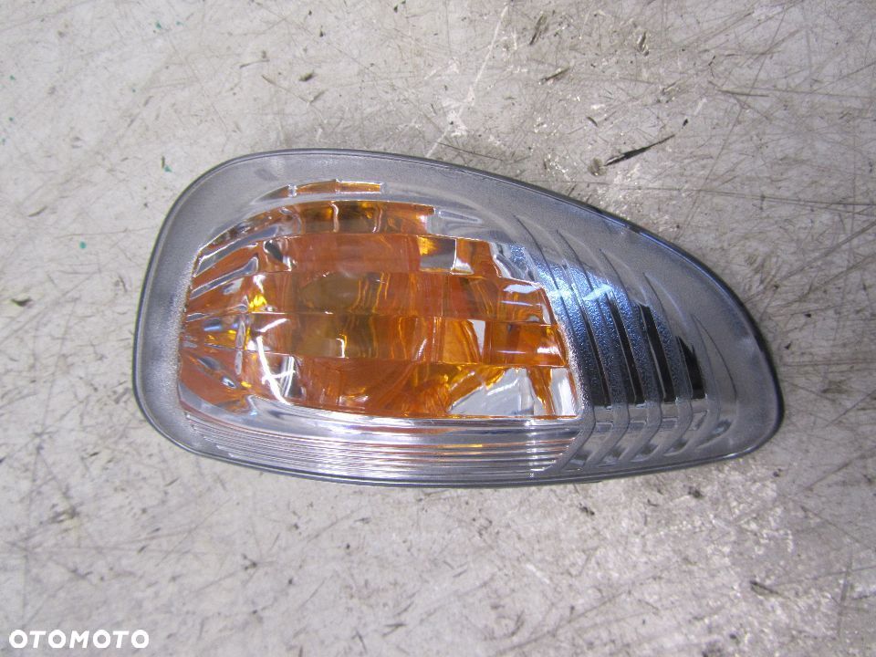 renault master III 10r->obudowa lusterka prawy przód z kierunkowskazem (długie) x1 - 3