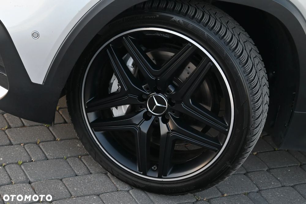 Mercedes-Benz GLB - 32