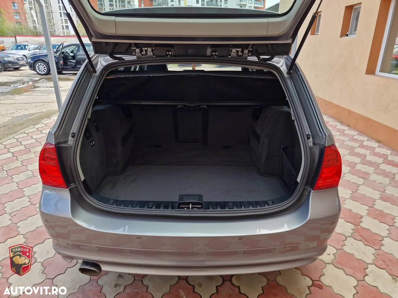 BMW Seria 3 320d xDrive - 12