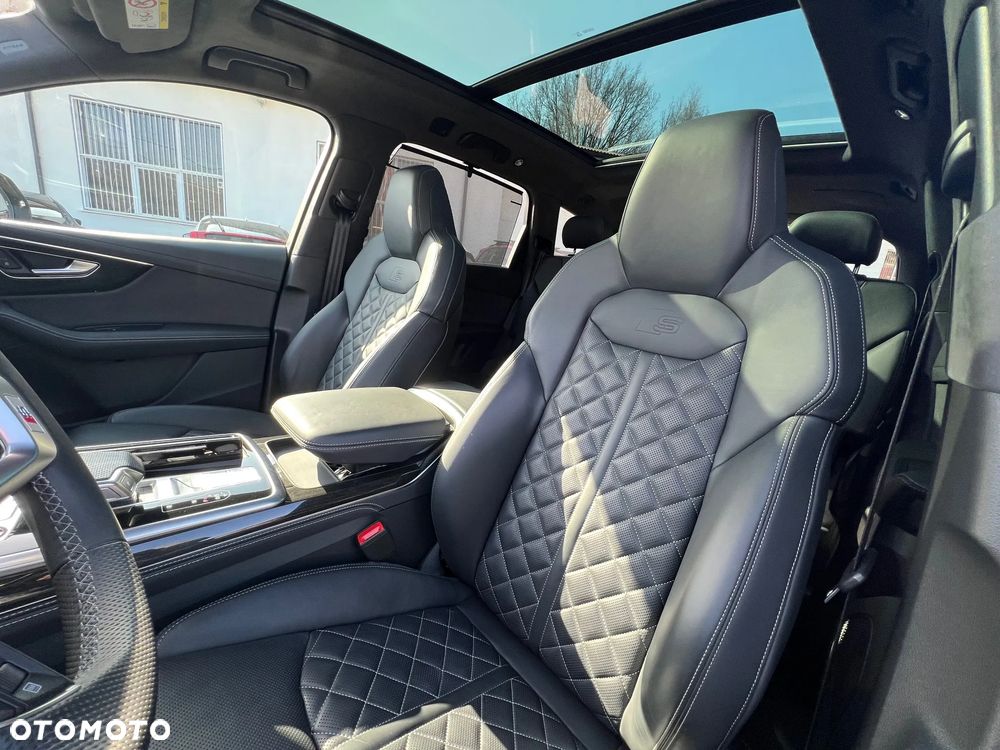 Audi SQ7 - 7