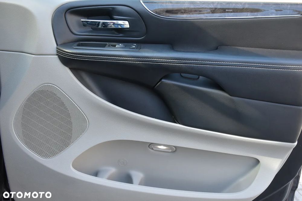 Lancia Voyager 2.8CRD Platinum - 23