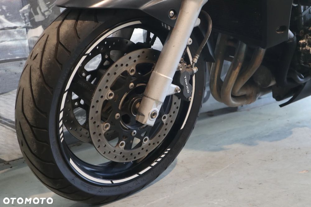 Suzuki GSR - 3
