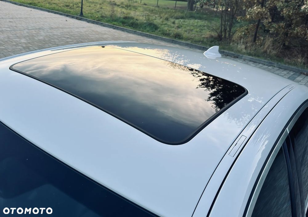 BMW Seria 3 330i xDrive M Sport - 18