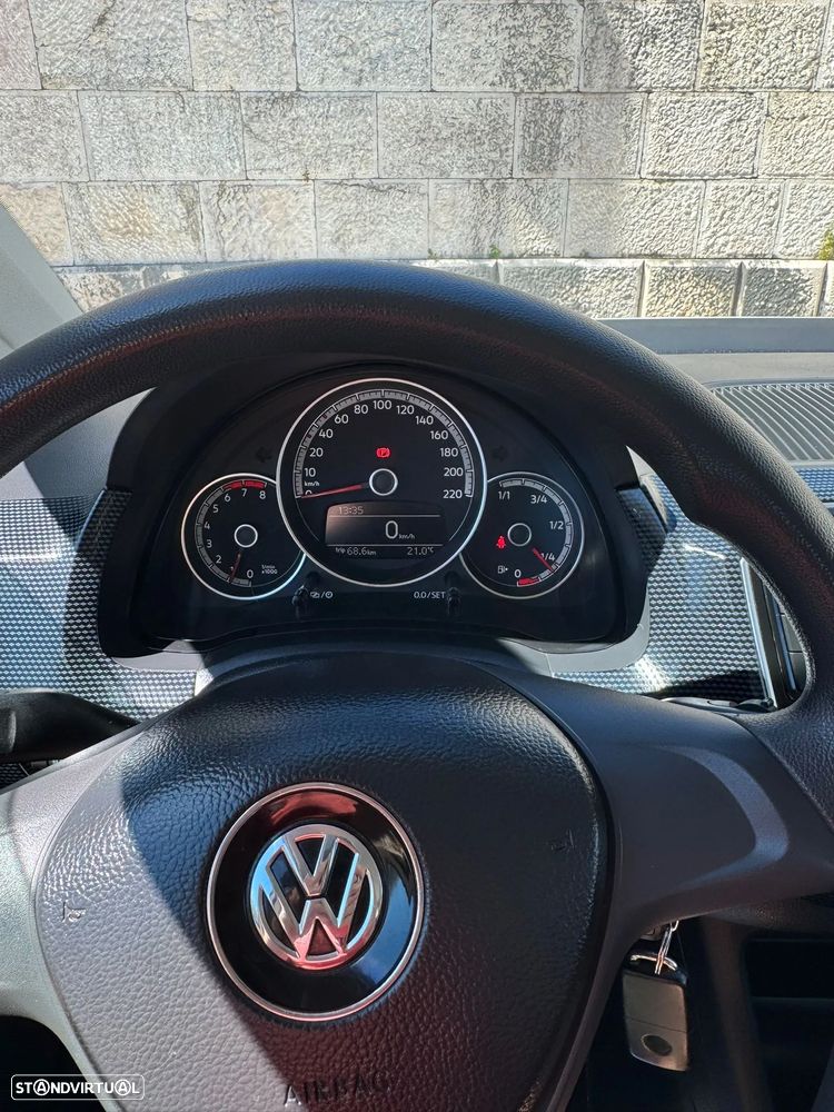 VW Up! street - 10