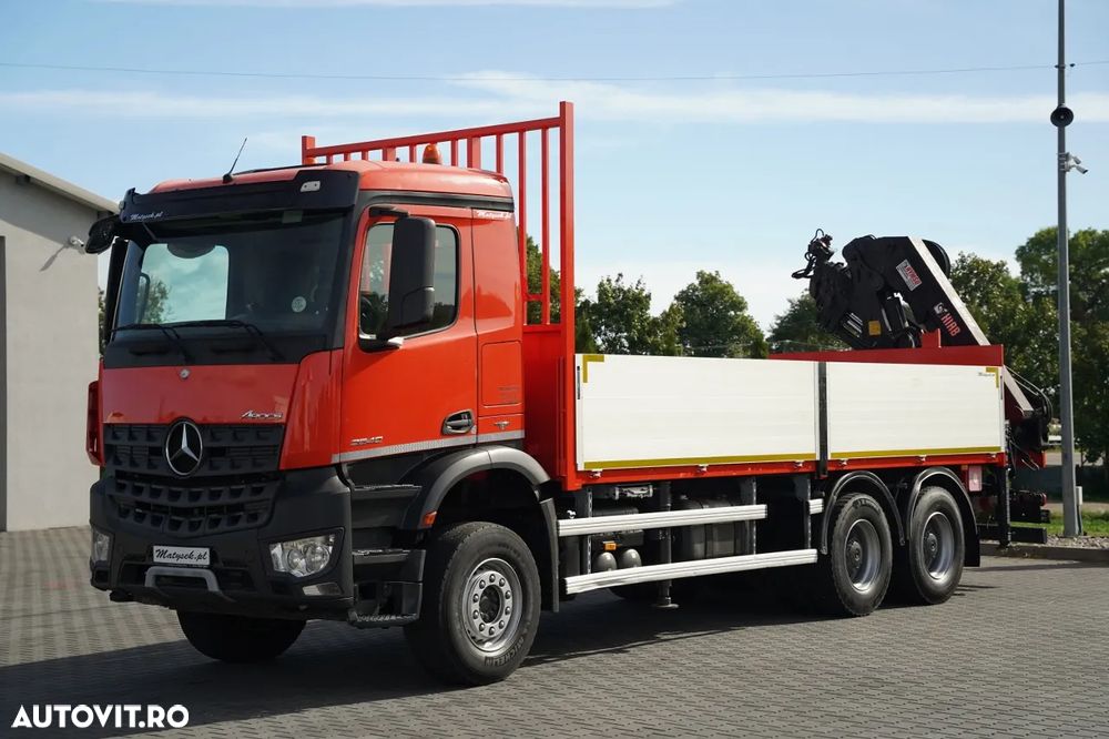 Mercedes-Benz AROCS 2640 / 6x4 / CAROSERIE BALANȚĂ - 6,5 M / MACARA HIAB X-HIDUO 188 ES-5 / CAPACITATE MAXIMĂ DE RIDICARE: 5.200 KG / ROTATOARE / TELECOMANDĂ / PODEA RESISTENTĂ / TRANSMISIE AUTOMATĂ - 9