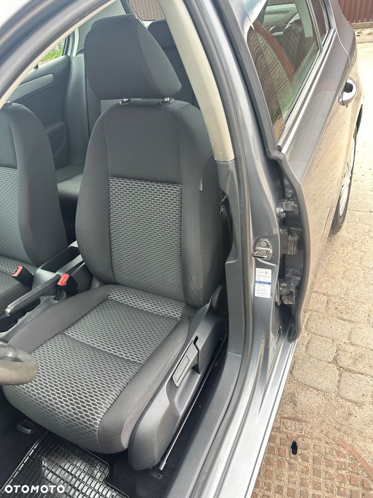 Volkswagen Golf - 22