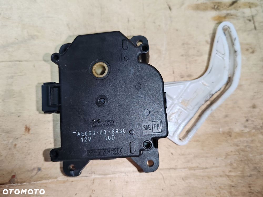 silniczek nagrzewnicy sterownik klap 063700-8930 toyota corolla verso 02-09 - 1