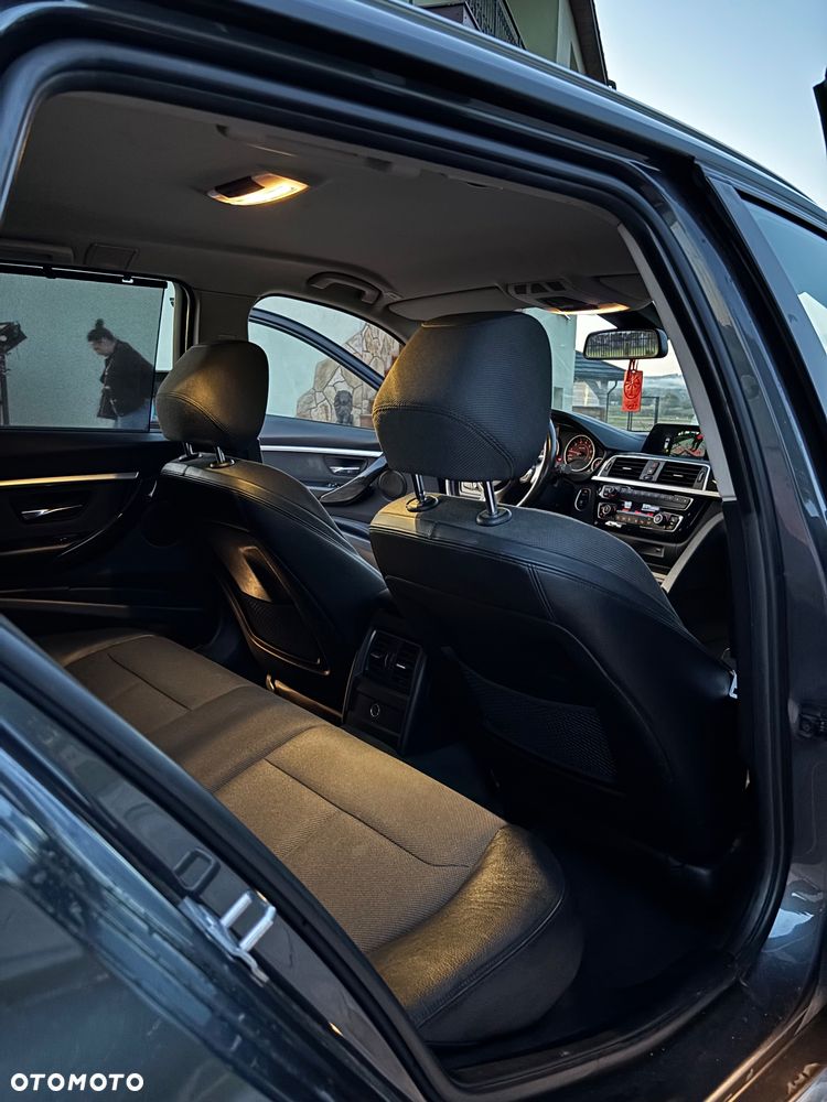 BMW Seria 3 330i xDrive Luxury Line Purity sport - 13