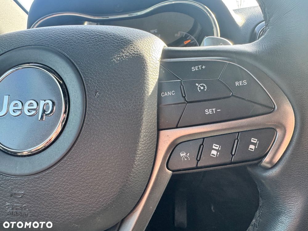 Jeep Grand Cherokee - 15