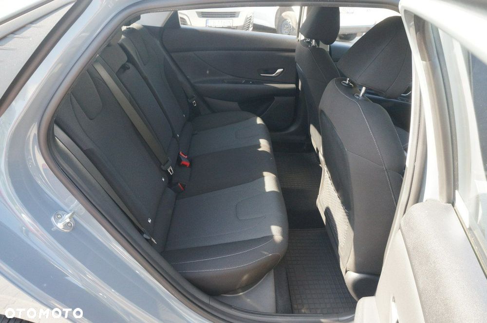 Hyundai Elantra 1.6 Modern CVT - 31