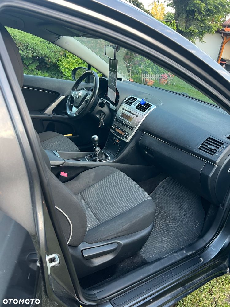 Toyota Avensis - 13