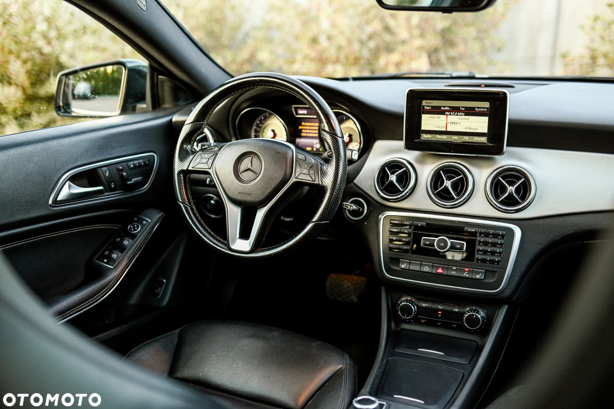 Mercedes-Benz CLA 180 7G-DCT - 19
