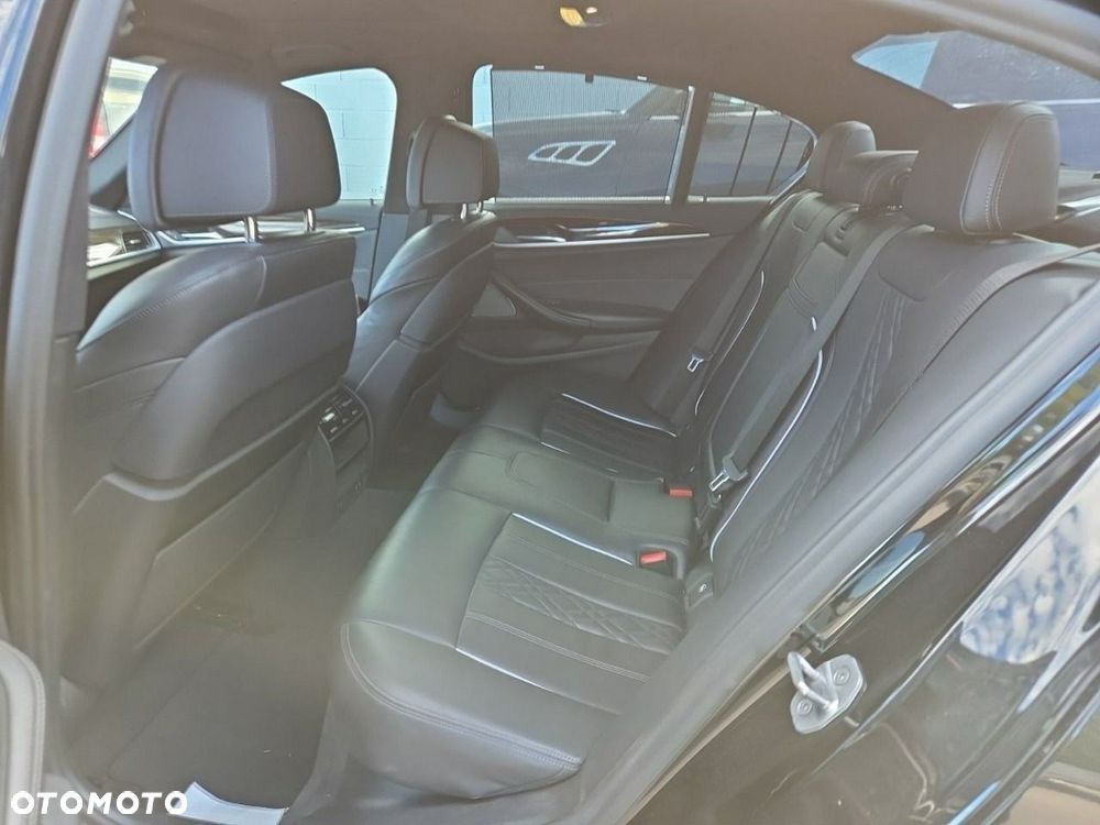 BMW Seria 5 540i xDrive M Sport Edition - 8