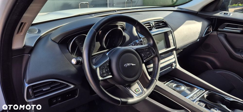 Jaguar F-Pace 2.0 i4D AWD R-Sport - 6