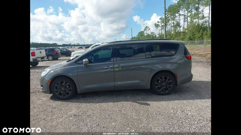 Chrysler Pacifica - 7