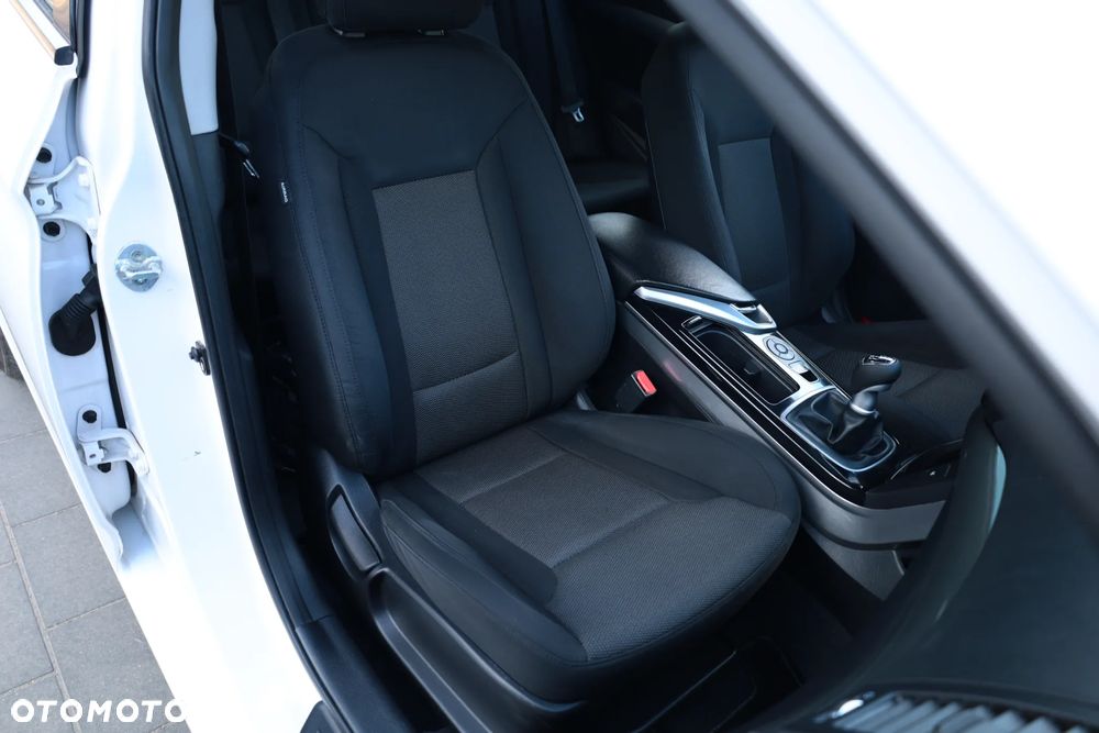 Hyundai i40 Kombi blue 1.6 Family+ - 15