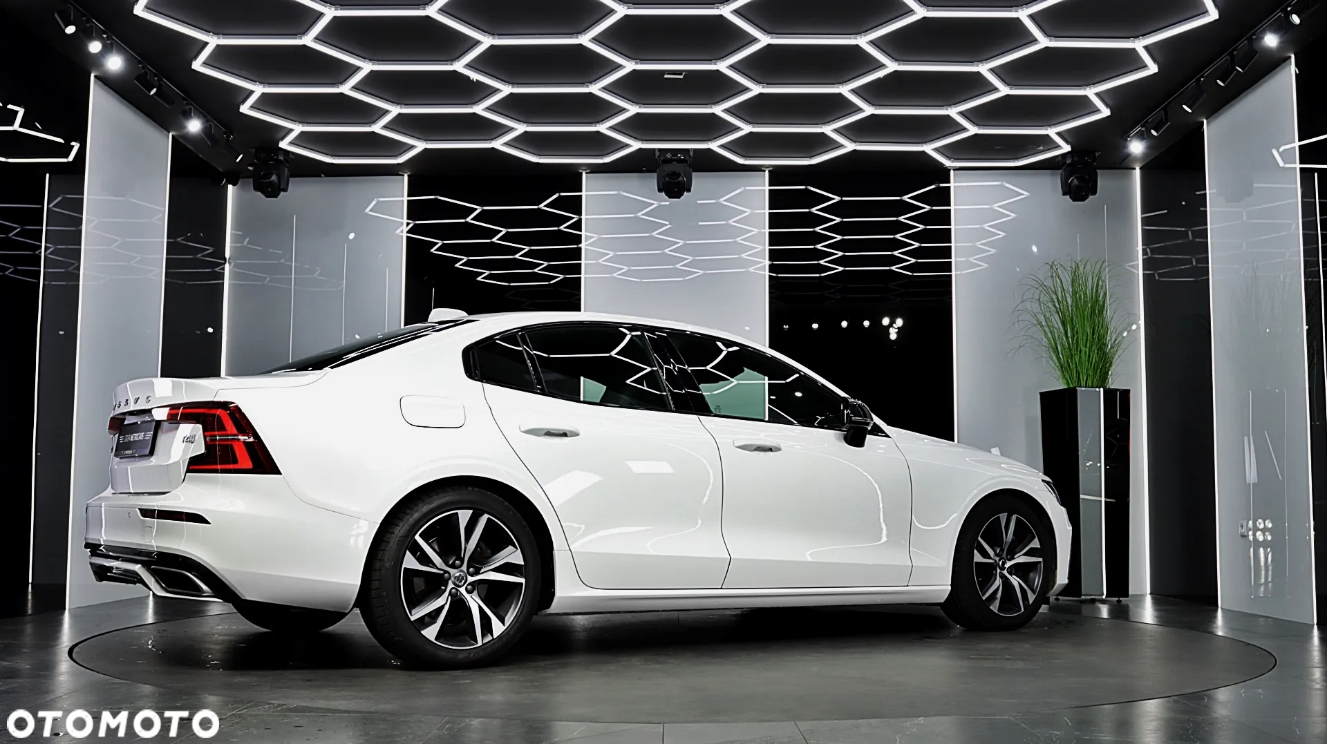 Volvo S60 T4 R-Design - 10