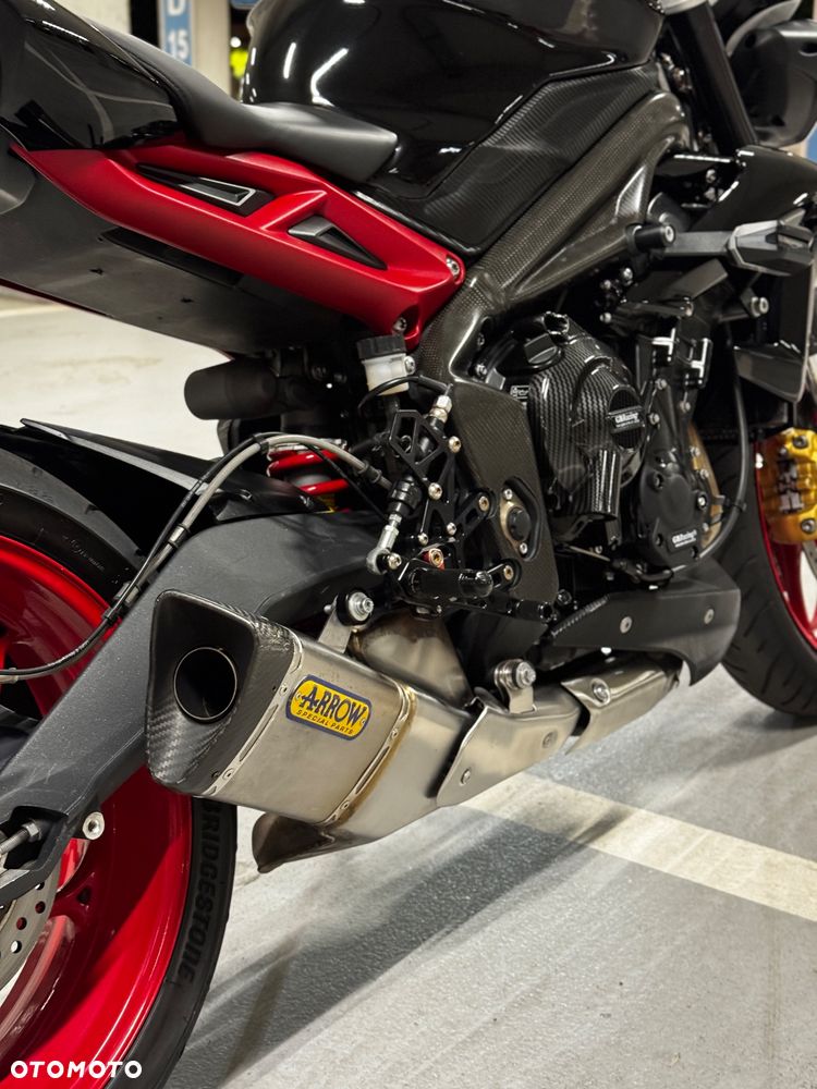 Triumph Street Triple - 4
