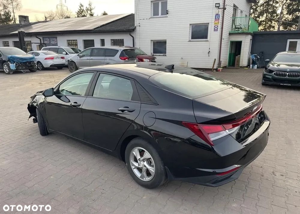 Hyundai Elantra - 4
