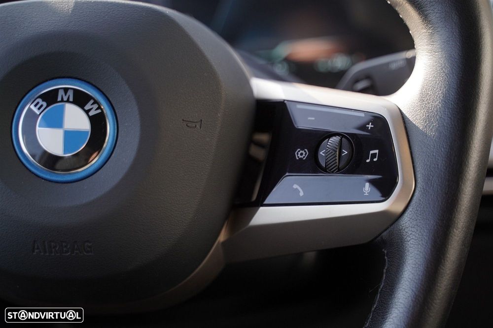 BMW iX xDrive 40 Pack Desportivo - 27