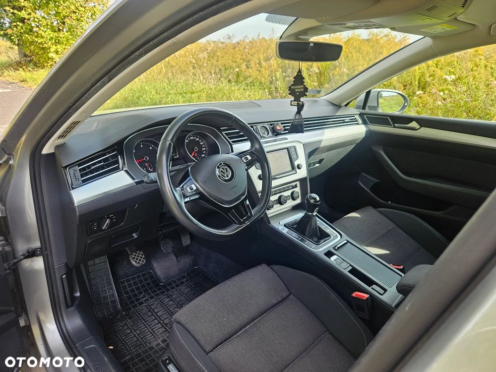 Volkswagen Passat - 8