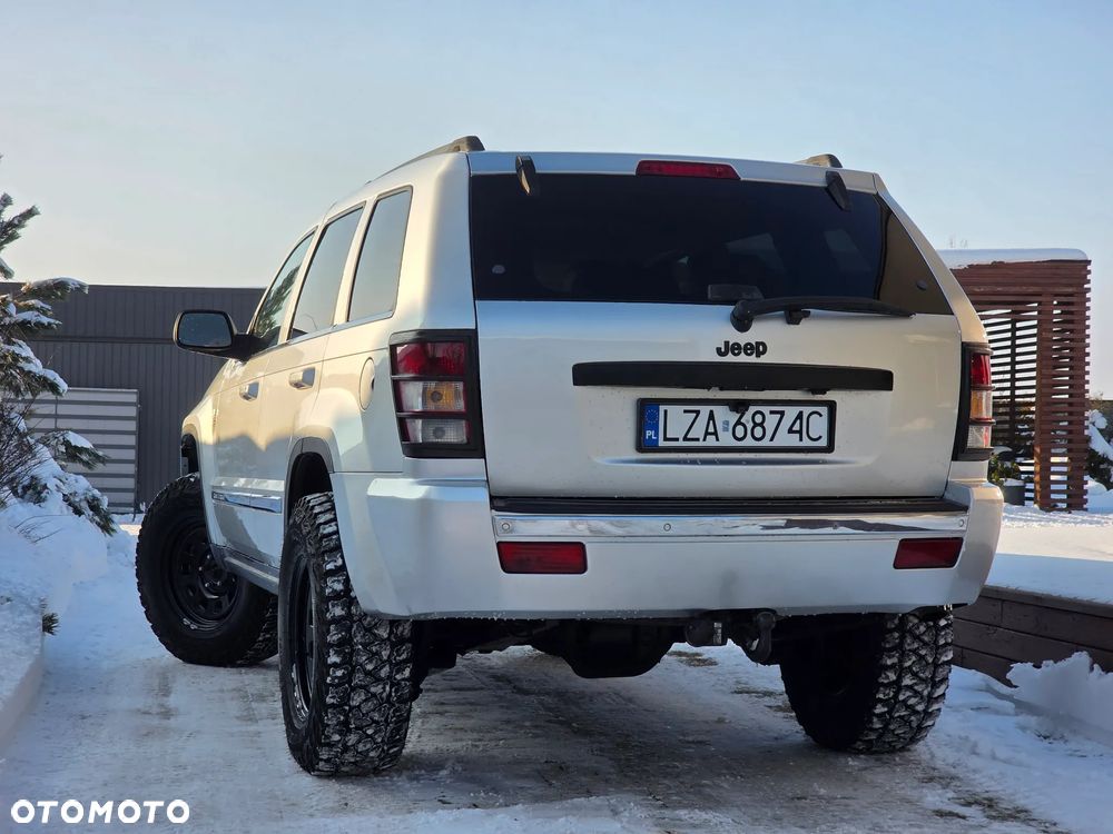 Jeep Grand Cherokee - 21